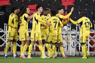 Fenerbahçe güle oynaya çeyrek finalde