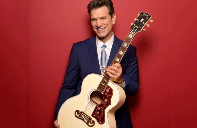 Chris Isaak haziranda üç büyük şehirde konser verecek