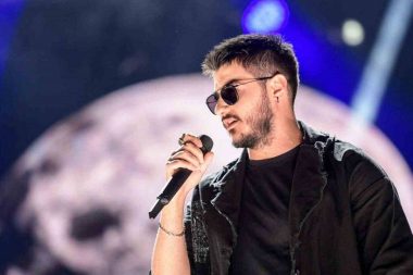 Semicenk hayranlarını korkuttu: Kafasına yedi dikiş atıldı