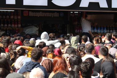 Aydın’da indirim izdihamı! Ezilenler ve bayılanlar…