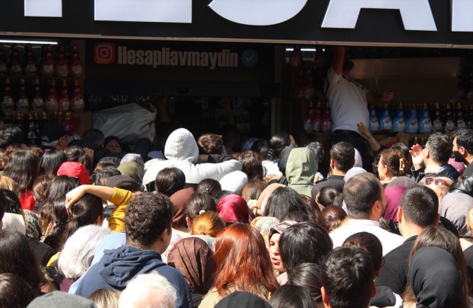 Aydın’da indirim izdihamı! Ezilenler ve bayılanlar…