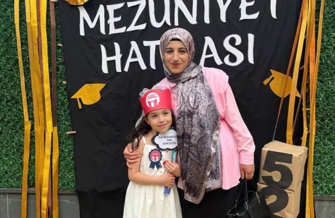 Hakime dönmüş, ‘Sesimizi duyun, yalvarırım’ demiş