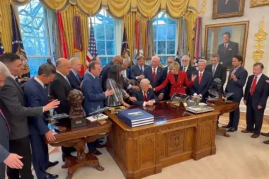 Ortaçağ karanlığına bir adım daha yaklaşmak