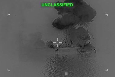 ABD, İran’a ait İHA gemisi vurdu