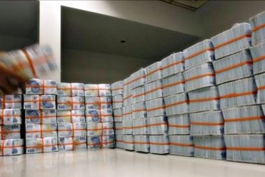 Bloomberg: Türk lirasını korumak için 12 milyar dolar satıldı