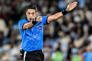 Maçının ortasında hakem düdük çalacak: ‘Şimdi reklamlar’