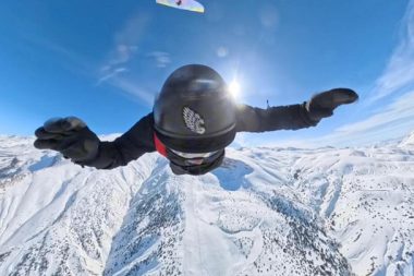 İki ‘yarasa adam’ Erzincan’da ‘kol uçuşu’ yaptı