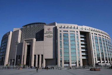 16 yaşında çocuk bir ay cezaevinde yattı, ilk duruşmada beraat etti