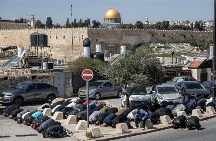 İsrail izin vermedi: Mescid-i Aksa’da cuma namazı cemaatsiz kılındı