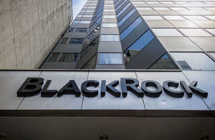 Dünyanın en büyük fonunda sürpriz: BlackRock para çekme işlemlerine sınırlama getirdi