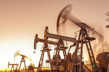 Brent petrolün varil fiyatı 90 doları aştı