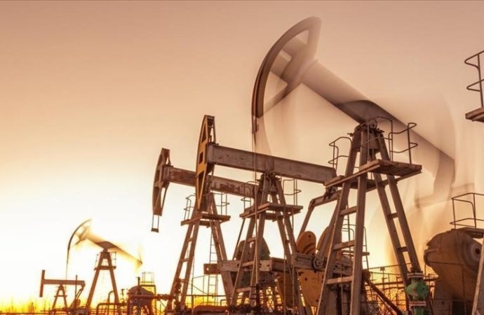 Brent petrolün varil fiyatı 90 doları aştı