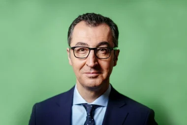 O eyalette yarın seçim var: Cem Özdemir başbakan adayı