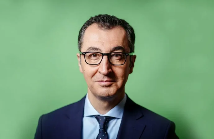 O eyalette yarın seçim var: Cem Özdemir başbakan adayı