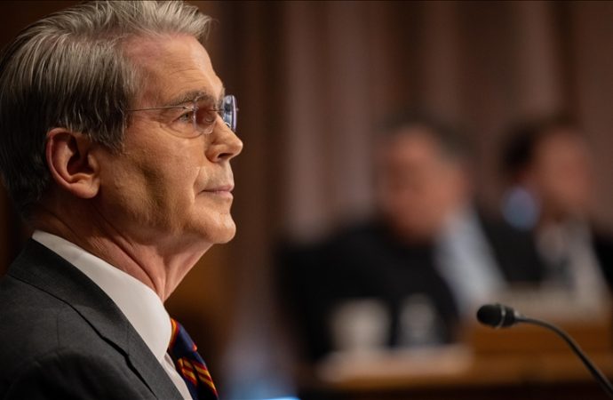 Savaşın haftası doldu, ABD’de sıkışma alametleri belirdi: Rus petrolü yaptırımları hafifletilecek