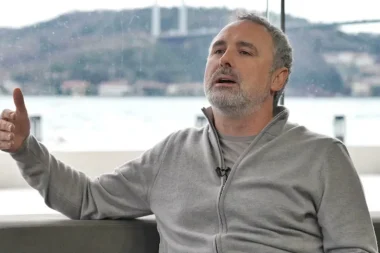 Türk milyarder havalimanı polisine kızıp Dubai’ye taşındı