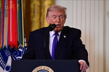 Trump, İngiltere’ye sitem etti: Sizin savaş gemilerinize mi kaldık