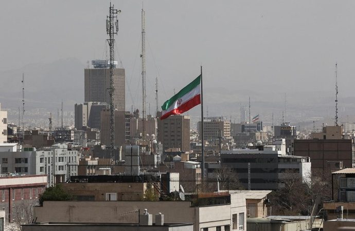 İran’da beş petrol tesisi vuruldu, dört kişi hayatını kaybetti