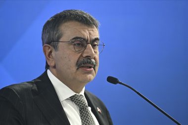 Bakan Tekin: Ara tatilleri kaldırmıyoruz