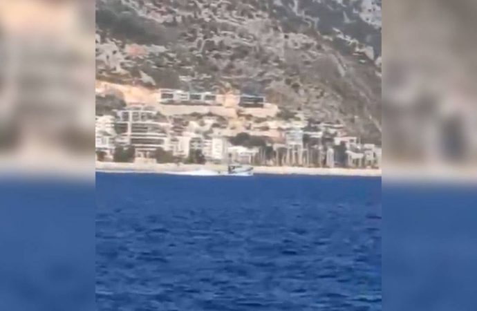 Göçmen taşıyan bot battı: Ölü ve yaralılar var