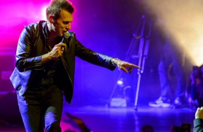 Teoman konserinde performans tartışması: ‘5.000 liram sahnede can çekişiyor’