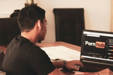 Porno yasağı: Avustralya kimlik kontrolü getirdi