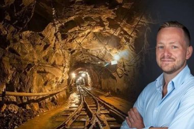 LinkedIn üstünden yaptığı teklifle iki yılda 643 milyarlık servetin sahibi oldu