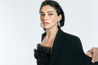 Hazar Ergüçlü ilişkisini takipten çıkarak bitirdi