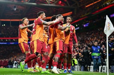 Galatasaray yolun yarısını geçti
