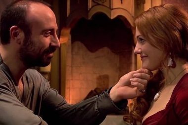 Halit Ergenç ve Meryem Uzerli 15 yıl sonra aynı projede