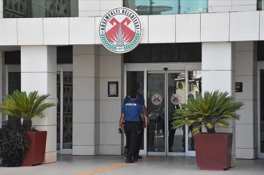 Döşemealtı Belediyesi operasyonu: 22 kişi hakkında gözaltı kararı
