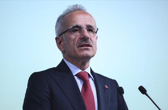 Bakan Uraloğlu: Hürmüz Boğazı’nda sahibi Türk olan 15 gemi var, personelle irtibat halindeyiz
