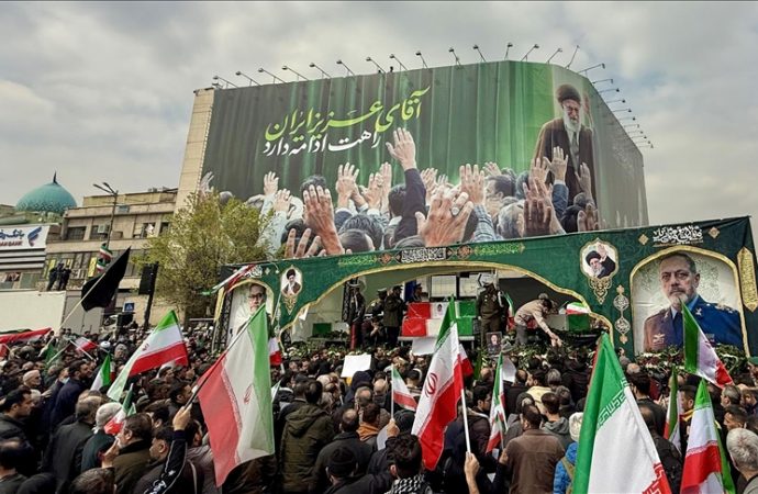 Saldırılarda ölen İranlı komutanlar için günler sonra cenaze töreni düzenlendi