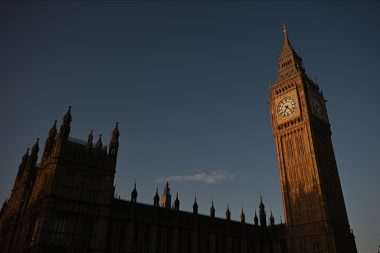 İngiltere’de Lordlar, Lordlar Kamarasından atılıyor