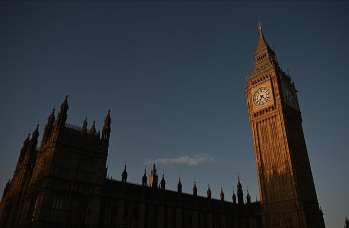 İngiltere’de Lordlar, Lordlar Kamarasından atılıyor