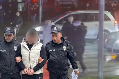 Trabzonspor’un takım otobüsüne saldırı: Üç polis görevden uzaklaştırıldı