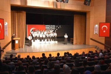 Tuhaf merak: İstiklal Marşı’nı Arapça okuttular