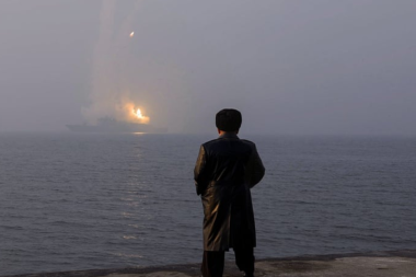 Japonya ve Güney Kore alarma geçti: Kuzey Kore denize füze yağdırdı