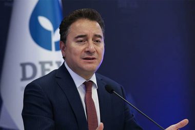 Babacan: Artık Türkiye’ye gelen yatırımdan daha fazlası yurt dışına gidiyor