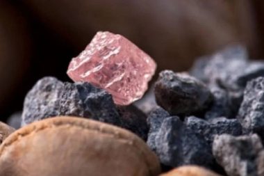 Elmastan sert eşsiz bir mineral keşfedildi