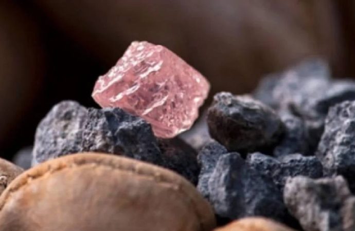 Elmastan sert eşsiz bir mineral keşfedildi