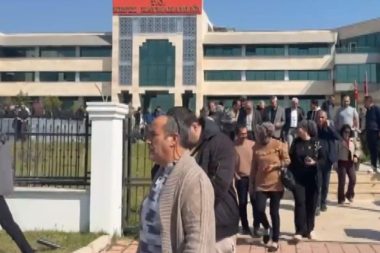 Kaymakamlıkta mobbing isyanı: Silahla bastı, kendisini bir odaya kilitledi