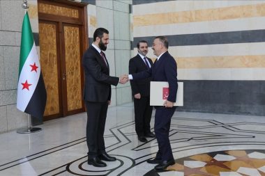 Şam Büyükelçisi Yılmaz, Şara’ya güven mektubunu sundu