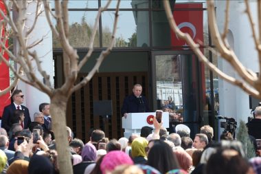 Erdoğan: Birileri uğraşsa da milli ve manevi kimliğimize sahip çıkmaya devam edeceğiz