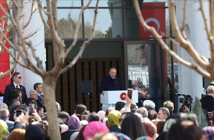 Erdoğan: Birileri uğraşsa da milli ve manevi kimliğimize sahip çıkmaya devam edeceğiz