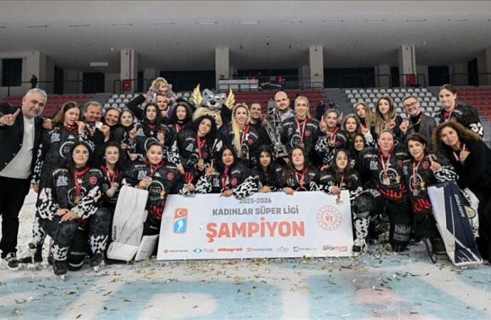 Buz Hokeyi Kadınlar Süper Lig’de şampiyon “Buzadam”