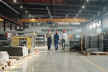 Plastik sıkıntısı artıyor: Savaş, fabrikalara erken tatil yaptırdı