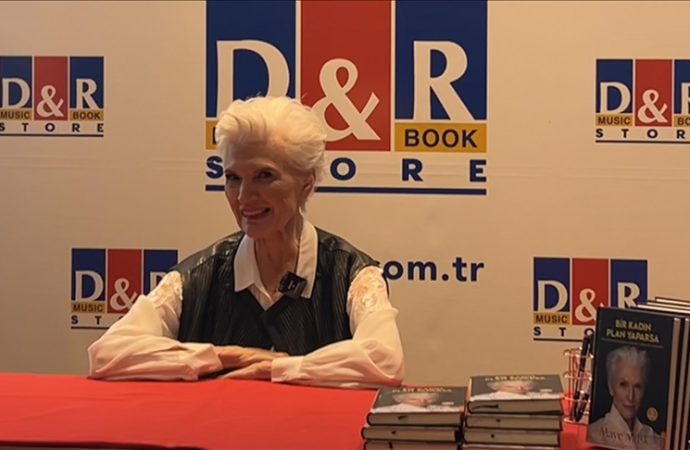 Elon Musk’un annesi Dr. Maye Musk, İstanbul’da kitap imzaladı