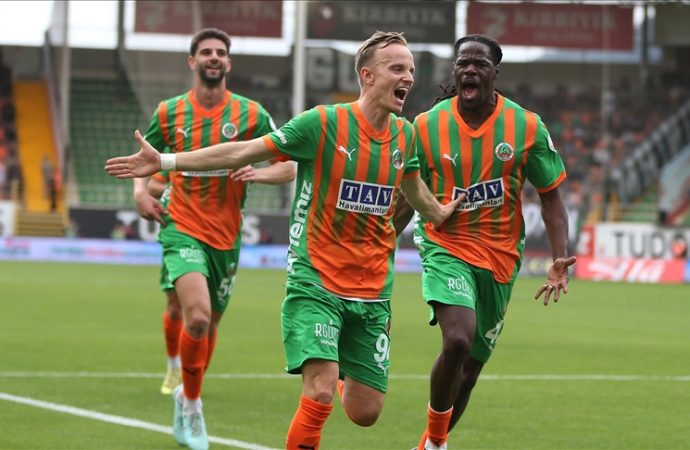 Alanyaspor, Kocaelispor’a patladı