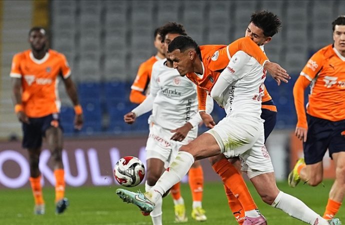 Başakşehir-Antalya maçından gol sesi gelmedi